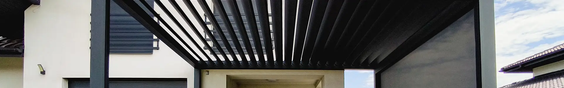 Zadaszenia tarasu z użyciem zadaszenia lamelowego – komfort i styl w jednym