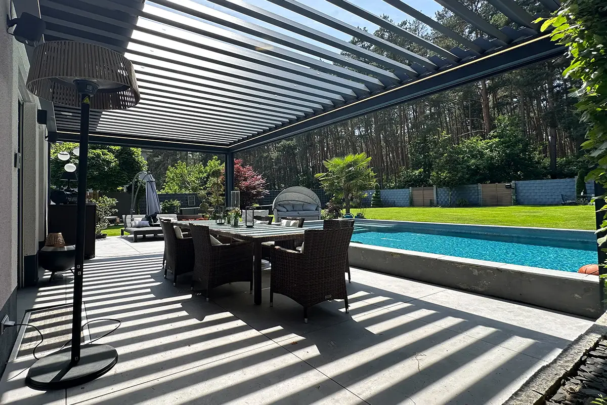 Taras jako drugi salon: Jak maksymalnie wykorzystać zadaszenie