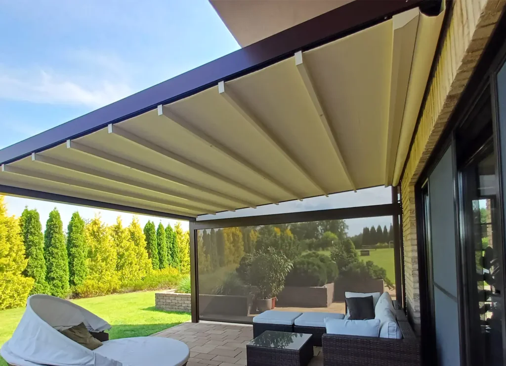 Taras jako drugi salon: Jak maksymalnie wykorzystać zadaszenie